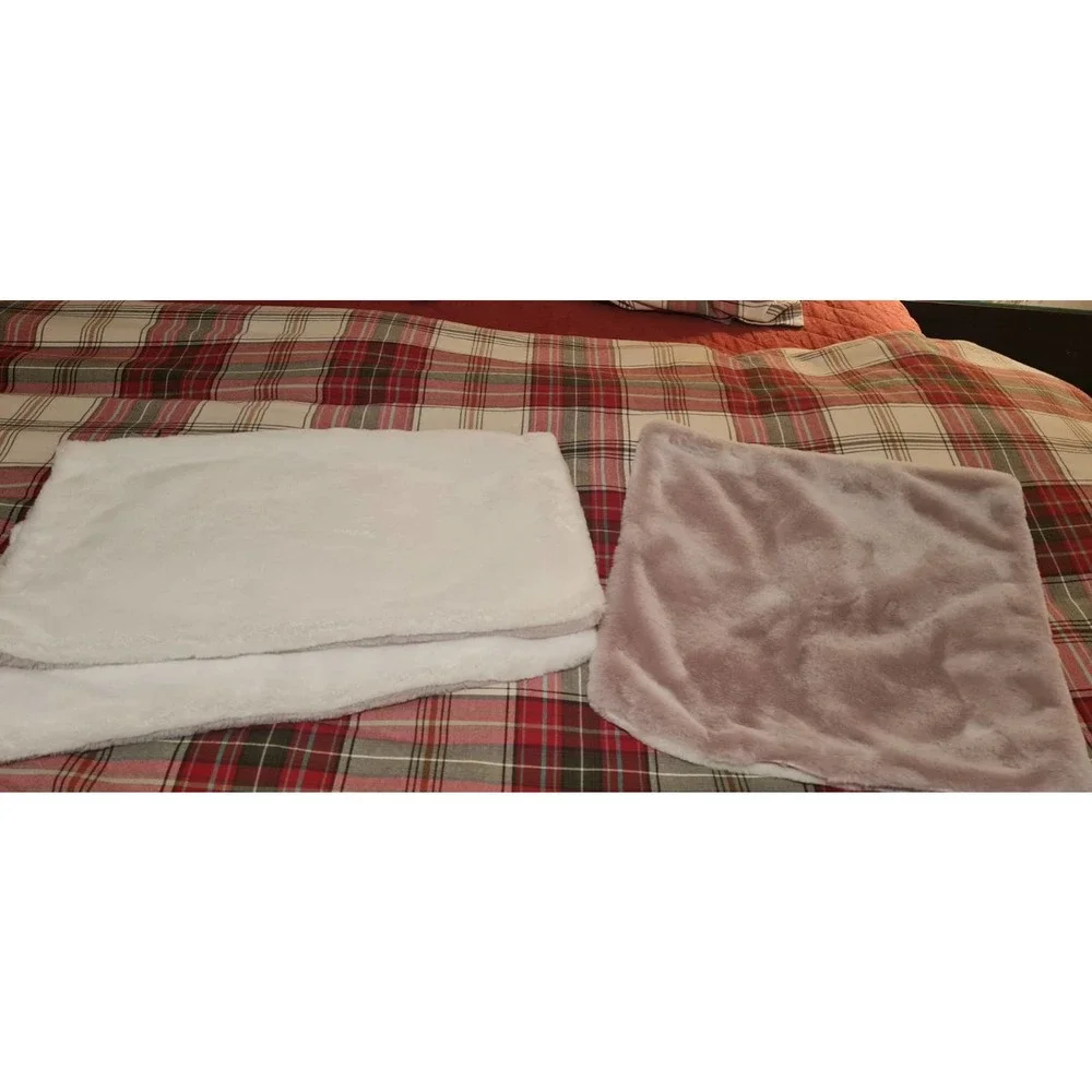 Restoration hardware throw pilliows set of 3 gay white fur